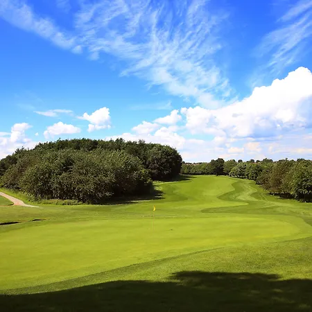 Отель Oulton Hall Hotel, & Golf 4*