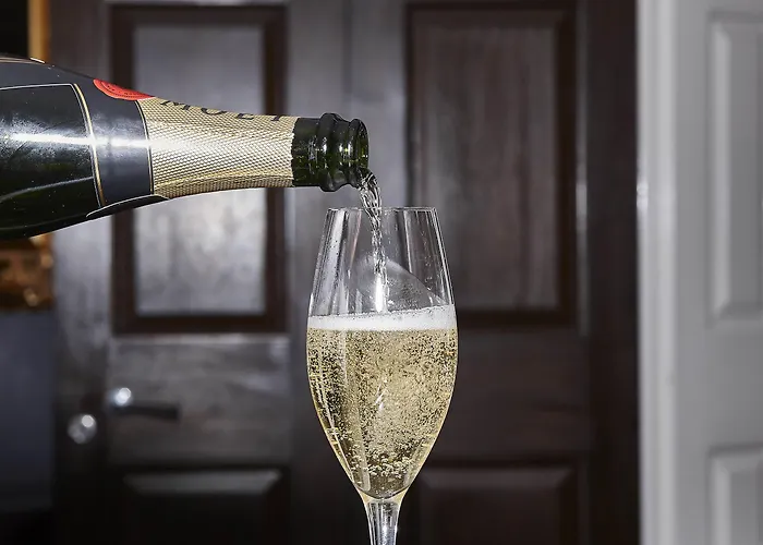 Oulton Hall Hotel, & Golf 호텔