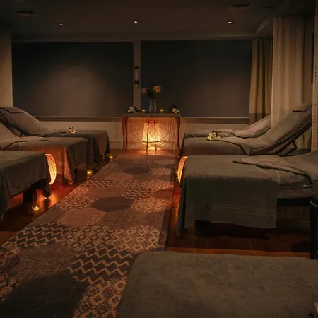 Oulton Hall Hotel, & Golf 4*