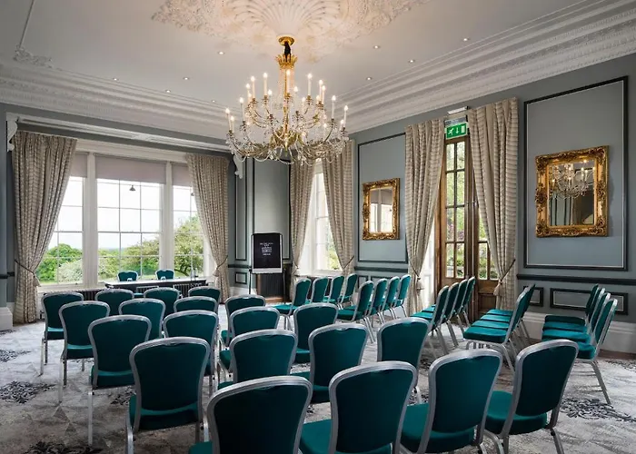 Oulton Hall Hotel, & Golf Готель Лідс