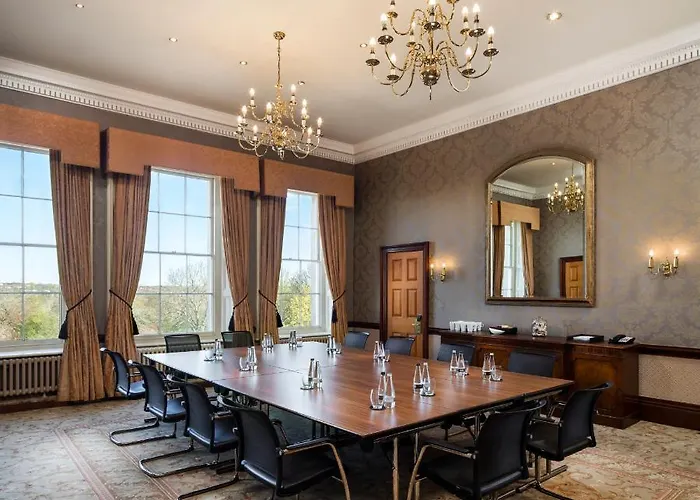 Oulton Hall Hotel, & Golf Готель