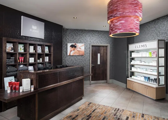 Готель Oulton Hall Hotel, & Golf