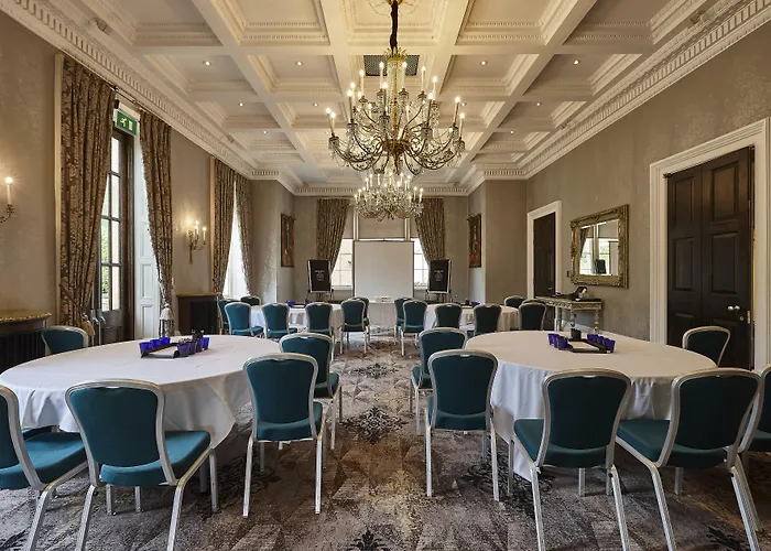 Oulton Hall Hotel, & Golf Готель Лідс