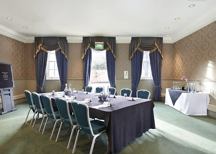 Oulton Hall Hotel, & Golf Готель Лідс