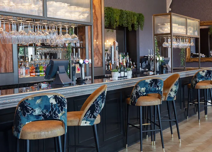 Oulton Hall Hotel, & Golf Готель