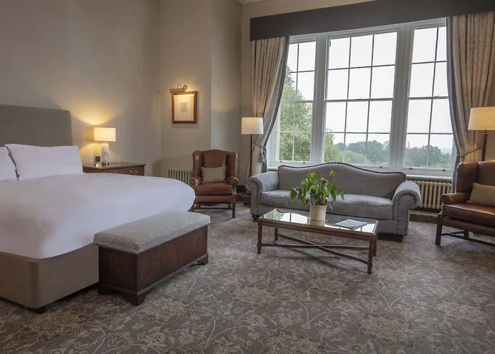 Готель Oulton Hall Hotel, & Golf 4*